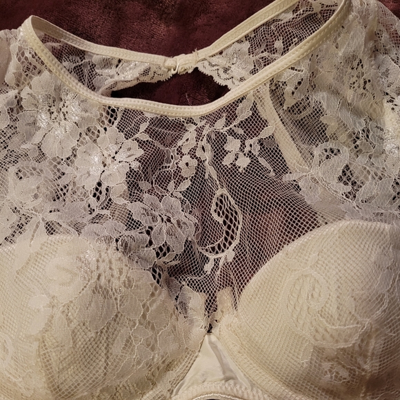 Silky and lace bracelet to a set. Top is size Small . Oh la la Cherri - Picture 4 of 12